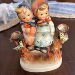 M I Hummel Goebel Figurine
"COQUETTES" #179 Germany